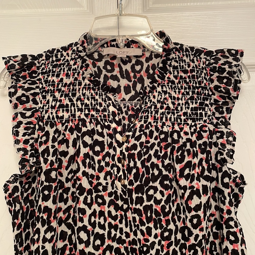 🌷Loft Animal Print Lightweight Top with Ruffle Details Small Sleeveless - Picture 2 of 11